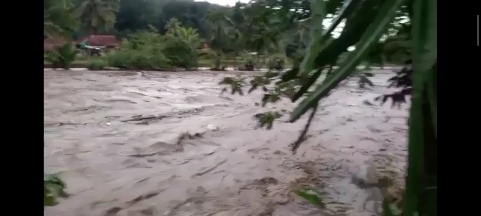 Sungai Cibareno Meluap Usai Gempa Sejumlah Rumah Dan Jembatan Rusak