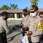 Sebagai Penanggulangan Covid-19, Kapolres Dompu Bagi Masker Kepada Personil