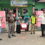 Dede Sulaeman, Kades Mekarmukti Distribusikan 5000 Masker di 3 Dusun