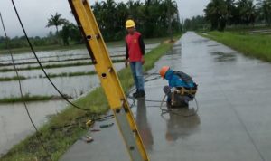 Tanah Longsor Akibatkan Padam Listrik di Beberapa Desa