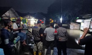 Banjir Satu Meter Lebih Rendam 460 Kepala Keluarga di Desa Karang Sari