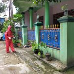 PMI Kecamatan Tigaraksa Semprot Disinfektan Rumah Warga Terpapar Covid-19