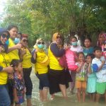 Alumni SMEA/SMK Pendekar Karawang Peduli Banjir di Wilayah Pebayuran