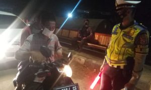 Satlantas Polres Serang Lakukan Penyekatan Kendaraan Perbatasan Kabupaten Serang  dan Jayanti