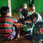 Satgas Pamtas RI-MLY Yonif Mekanis 643/Wns Memberikan Pelayanan Pengobatan Keliling Door To Door