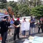 MIO dan Solidaritas Jurnalis Surabaya Demo Mapolda Jatim