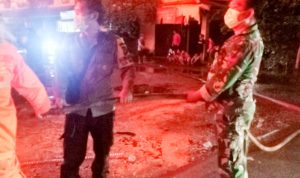 Babinsa Koramil 07/Sintang Cek Kebakaran 2 Blok Ruko di Komplek Pasar Sui Durian