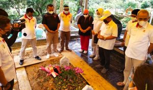 Pengurus Koni Sultra Ziarah Makam Alm Ibu Agista Ariany