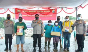 Giat Bansos di TPA Sumompo, Kapolda: Pekerja Agar Terus Semangat dan Jaga Kesehatan