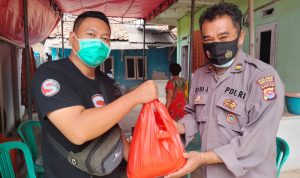 Sampaikan Duka, Kasi Humas Polres Serang Takziah ke Kediaman Wartawan