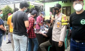 Bhabinkamtibmas Polsek Cikande Polres Serang Laksanakan Giat Monitoring Vaksinasi di Desa Binaan