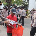 Pasca Unras, Kabid Humas dan Personel Bersihkan Area dari Sampah Berserakan