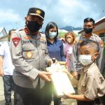 Kapolda Sulut Tinjau Vaksinasi Massal di SD Negeri 85 Manado