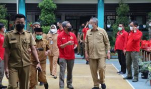 Benyamin Tinjau Pelaksanaan Vaksin Dosis ke 2 di SDN Pisangan 02