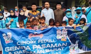 Awal Ramadhan 1443 H, Wagub Audy Serahkan Bantuan Gempa Pasaman