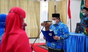 Bupati Suhatri Bur Kukuhkan Ny Yusrita Sebagai Ketua LKKS Sekaligus Ketua P2TP2A Padang Pariaman