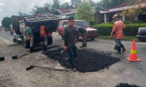 Tanggapi Keluhan Warga, Dinas PUPR Provinsi Sumbar Perbaiki Jalan Sicincin-Pariaman