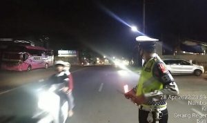 Siaga Malam Hari Anggota Satlantas Polres Serang Menghadapi Jalur Mudik