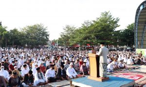 Molen-Sopian dan Masyarakat Pangkalpinang Laksanakan Sholat Ied di Alun alun Taman Merdeka