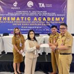 Asisten Talumewo Wakil Bupati ROR Buka Thematik Academy 2022, Kadis Kominfo Agustivo Beri Apresiasi Guru Kreatif