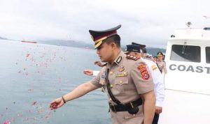 Usai Ziarah Ke TMP, Polres Bau Bau Lanju Upacara Tabur Bunga di Laut Jelang Hari Bhayangkara 76