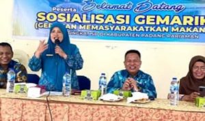 Yusrita Suhatri Bur Didampingi Kadis Perikanan Khairul Nizam Gelar Sosialisasi Gemar Ikan