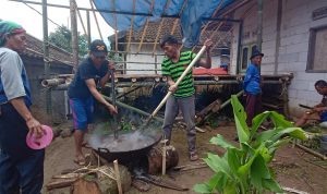 Jelang Upacara Seren Tahun Kasepuhan Sukaresmi Melakukan Berbagai Persiapan