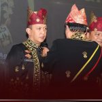 LAM Jambi Sematkan Pin Adat Melayu Kehormatan kepada Kapolda