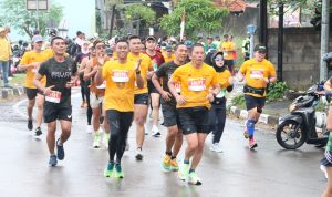 Kapolres Klungkung Dampingi Kapolda Bali Ikuti Maybank Marathon 2022