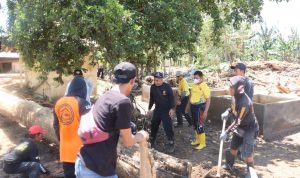 Kapolres Jembrana Bersama Pemda dan Offroader se Bali Gotong Royong Pasca Bencana 