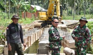 Kodim 1314/Gorut, Kerahkan Alat berat Percepat Pembangunan Jembatan