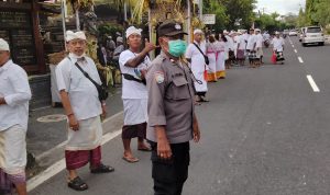 Polsek Densel Amankan Kegiatan Melasti di Pura Pejang Sari Sanur