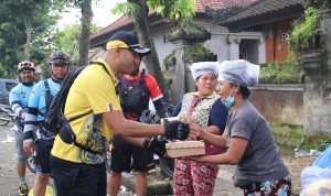 Dekatkan Diri Dengan Masyarakat, Kapolres Badung Gelar Baksos di Pasar Tradisional Mengwi