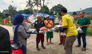 Barisan Airin Tangerang Utara Berikan Bantuan Korban Gempa Bumi di Cianjur