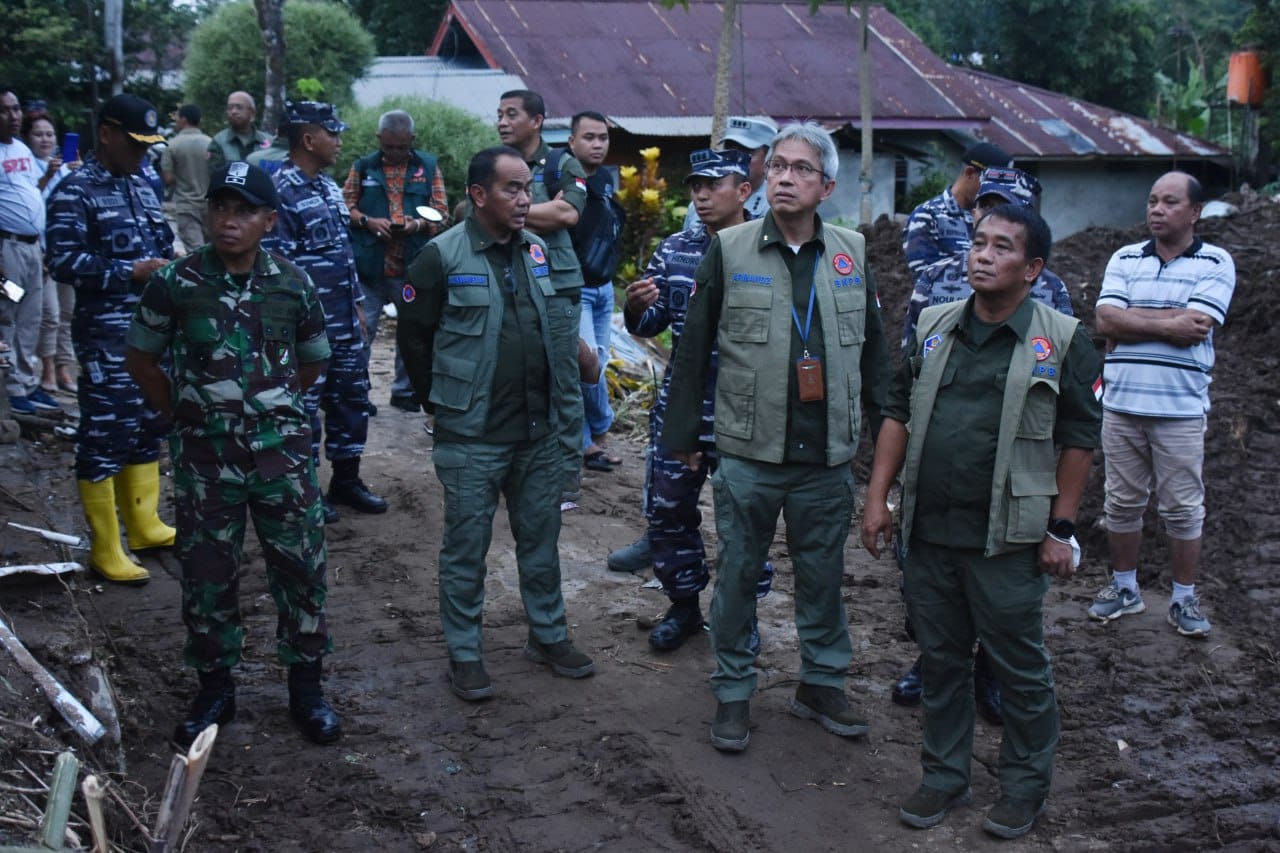 Kepala BNPB RI Tinjau Lokasi Bencana Banjir Dan Longsor Di Manado ...