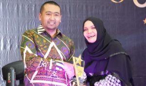 Dua Tahun Kepemimpinan Mahyeldi-Audy, Wagub Audy Terima Penghargaan Best Leader of The Year dari Padang TV