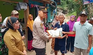 Kapolsek Jawilan Salurkan Sembako ke Korban Bencana Alam Angin Puting Beliung 