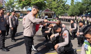 Antisipasi Kamtibmas Jelang Hari Raya, Kapolres Sampang Kukuhkan Tim Sakera dan Tim Panther