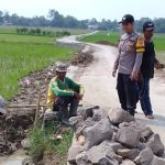 Bhabinkamtibmas Polsek Jawilan Polres Serang Briptu Asep Laksanakan Sambang DDS ke Warga Desa Pasir Buyut