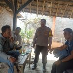 Bhabinkamtibmas Polsek Jawilan Polres Serang Bripka Yoyon “Ngariung” Bersama Warga, Implementasikan Program Kapolres Serang