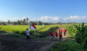 Memperingati HUT RI ke 78, Desa Pangkung Karung Laksanakan Gerak Jalan Santai