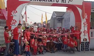 Peringati HUT RI ke-78, Ketua RT 19 Perumahan GARB Gelar Karnaval Pakai Kostum Pejuang