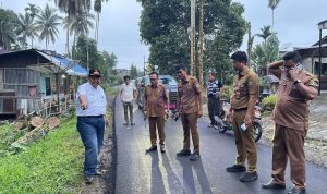 Didampingi Kadis PUPR El Abdes Marsyam Bupati Suhatri Bur Tinjau Pengerjaan Jalan Lingkar di Korong Pasar Sungai Geringging