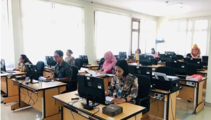 Tingkatkan Profesionalitas, 13 Pustakawan UPT Perpustakaan Universitas Udayana Ikuti Sertifikasi 