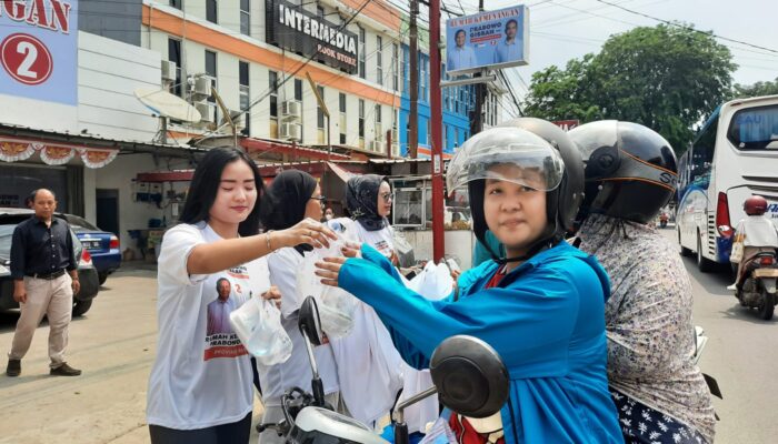 Rumah Kemenangan Prabowo Gibran Bagikan Makan Siang Gratis