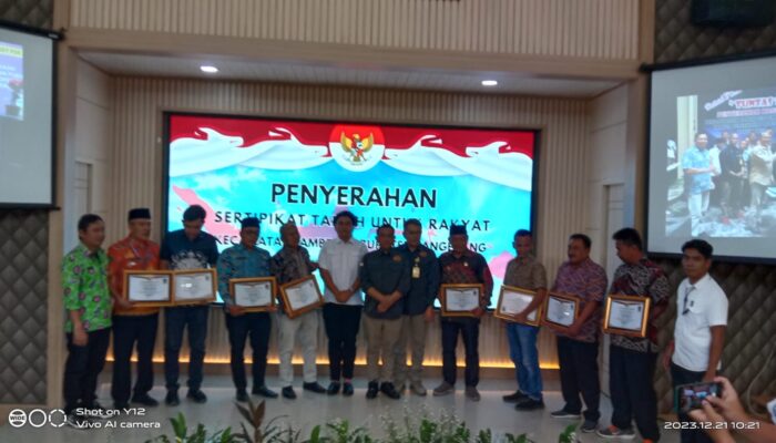 BPN Kabupaten Tangerang Bagikan 5000 Sertifikat Tanah, Warga Jambe Tersenyum Bahagia