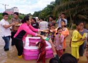 Polres Tebo Peduli: Kapolres dan Ketua Bhayangkari Cabang Tebo Salurkan Bantuan Sosial Untuk Korban Terdampak Banjir