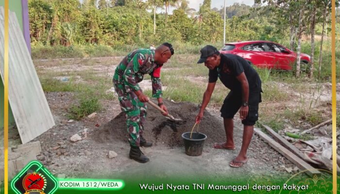 Peduli Terhadap Kesulitan Masyarakat, Ini yang Dilakukan Anggota Babinsa 1512-01/Weda