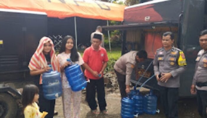 Polda Sumbar Kirim Mobil Khusus Penjernih Air ke Lokasi Terdampak Banjir Bandang