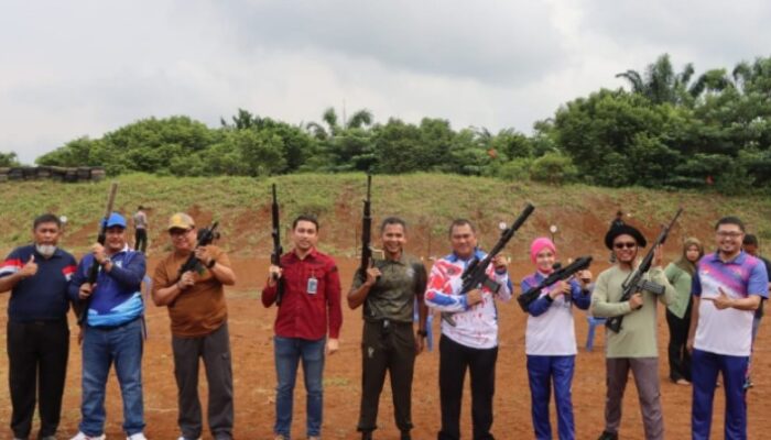 Bupati Bersama Unsur Forkopimda Bungo Coffee Morning Sekaligus Latihan Menembak